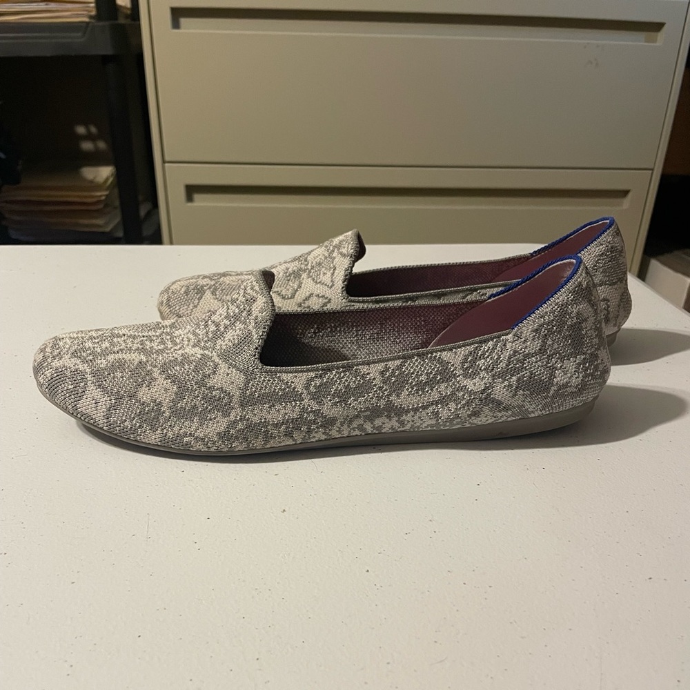 Rothy’s Ivory Grey Snake Loafer EUC Size 12